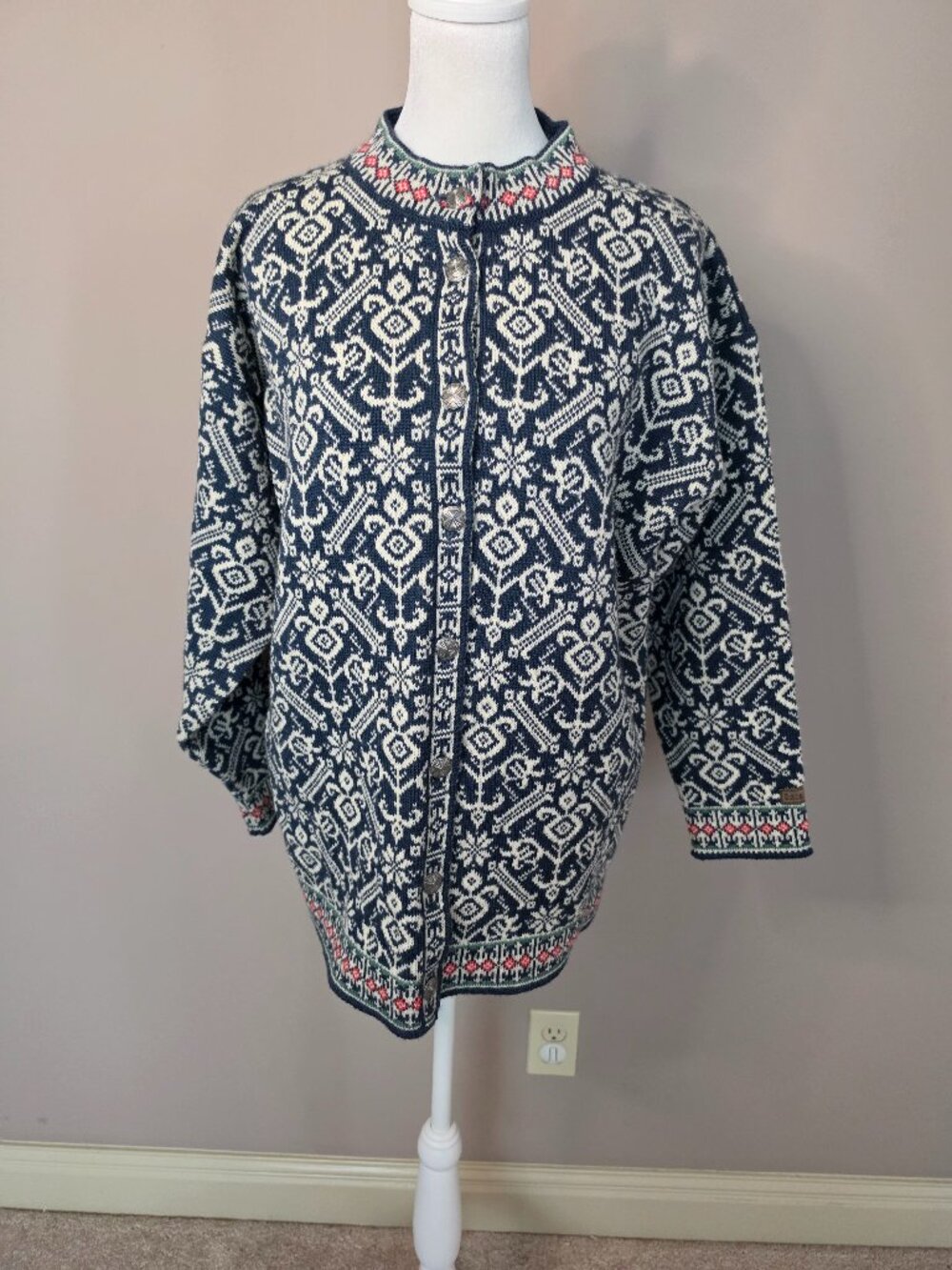 Vintage Dale of Norway Pure Wool Cardigan Sweater Size Small